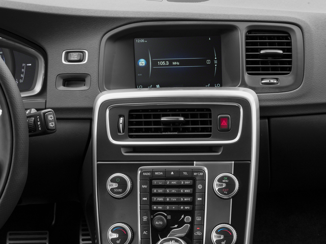 2017 Volvo V60 T6 R-Design Platinum