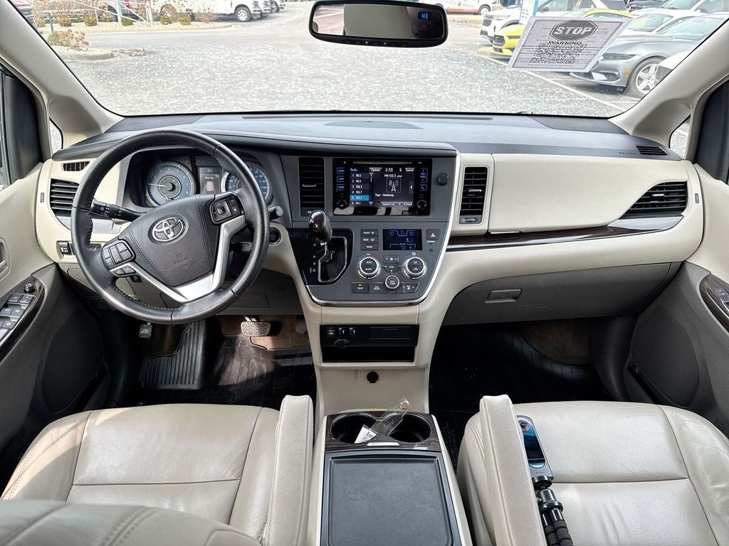 2017 Toyota Sienna XLE
