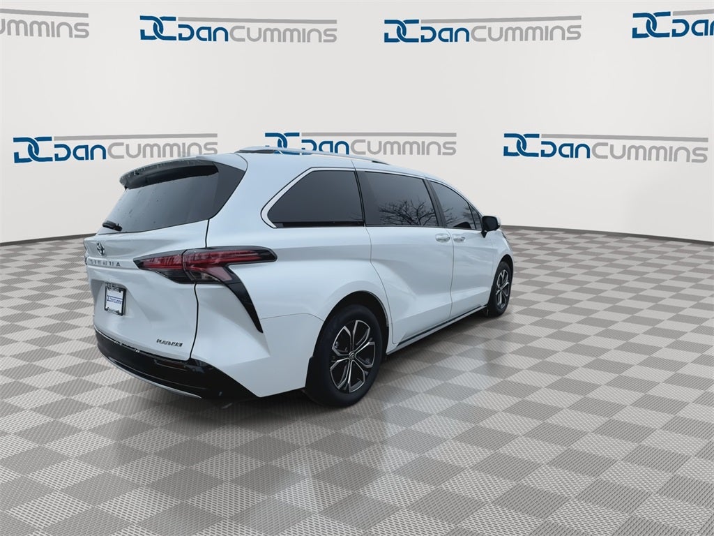2025 Toyota Sienna Platinum