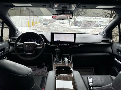 2025 Toyota Sienna Platinum