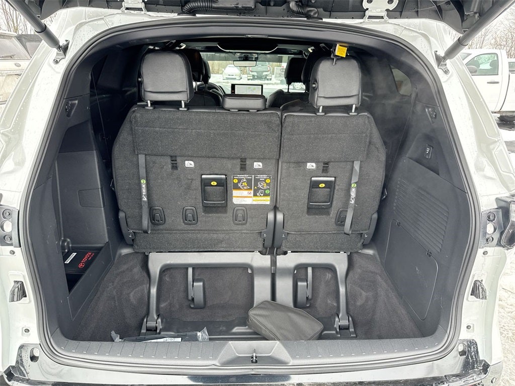 2025 Toyota Sienna Platinum