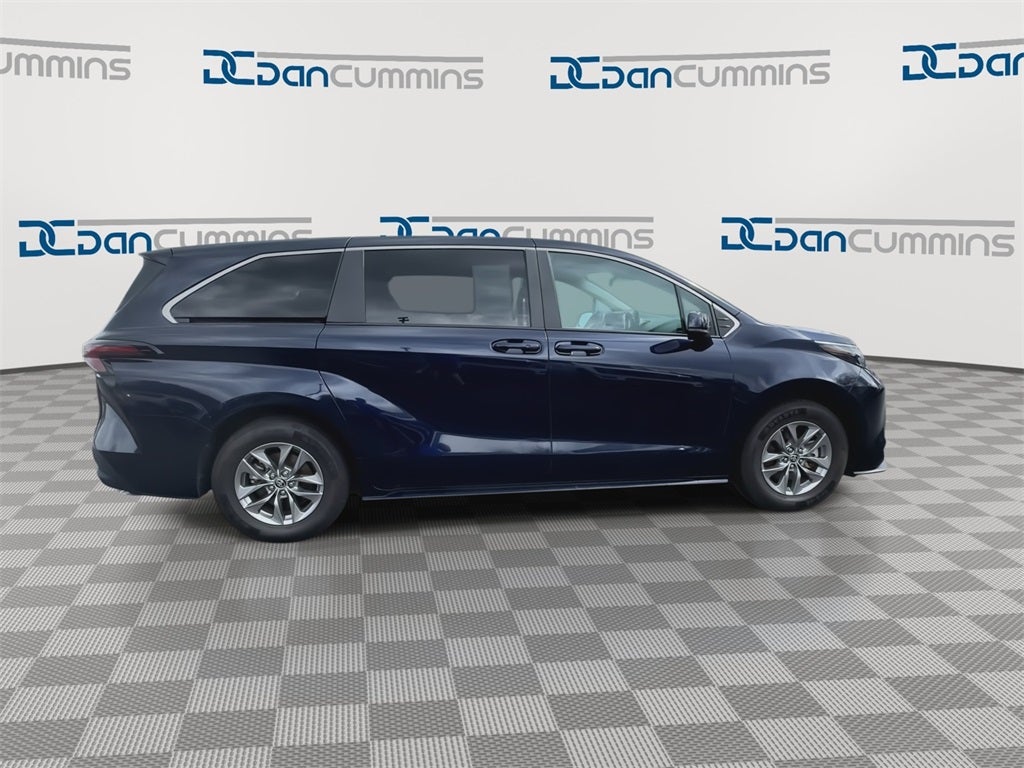 2024 Toyota Sienna LE