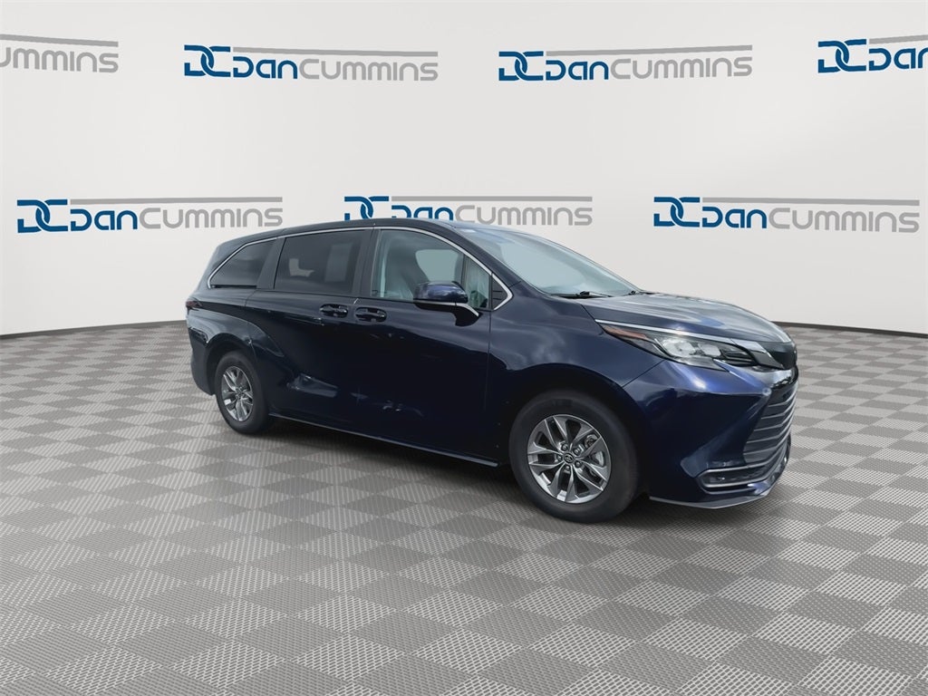 2024 Toyota Sienna LE