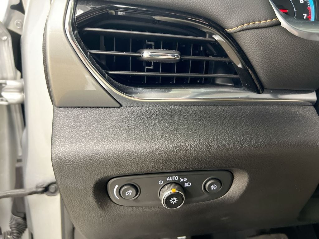 2021 Chevrolet Traverse LT