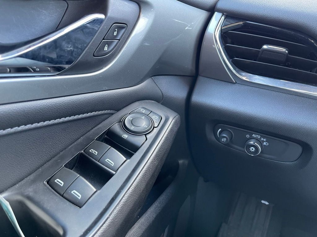 2023 Chevrolet Traverse LT