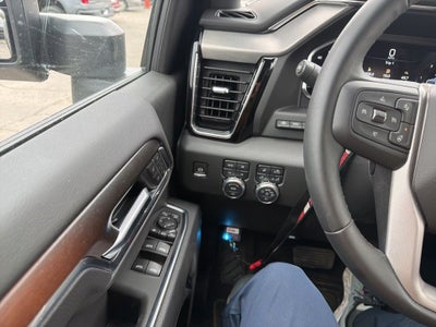 2025 GMC Sierra 2500HD Denali