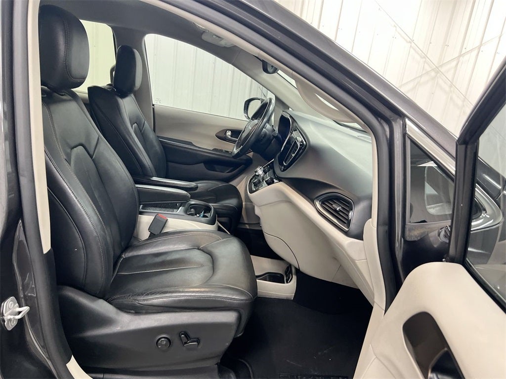 2017 Chrysler Pacifica Touring L Plus