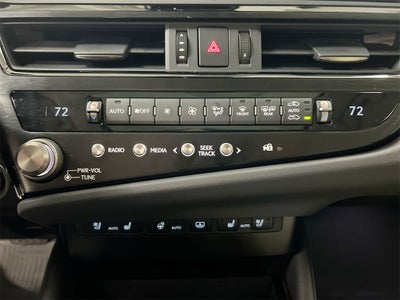 2025 Lexus ES 300h Ultra Luxury