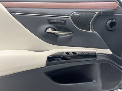 2025 Lexus ES 300h Ultra Luxury