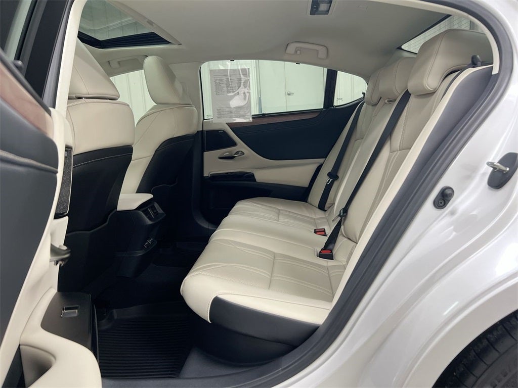 2025 Lexus ES 300h Ultra Luxury