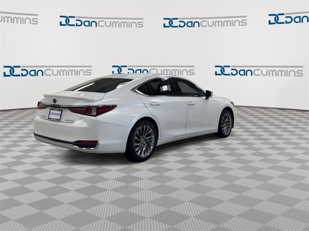 2025 Lexus ES 300h Ultra Luxury