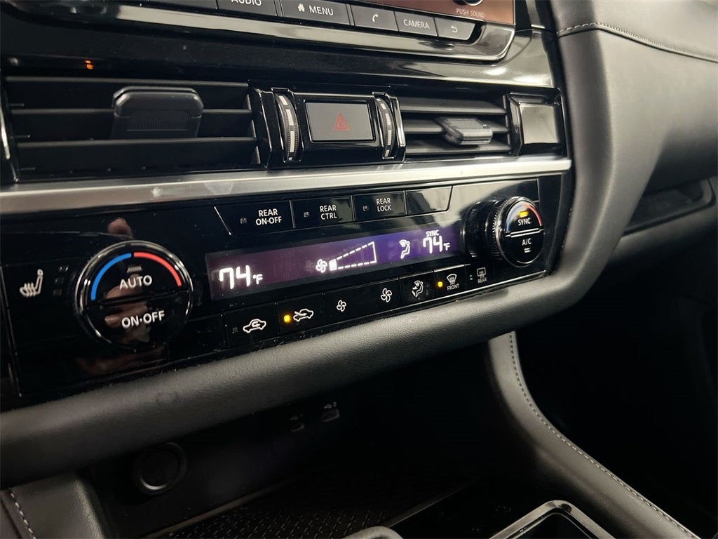 2025 Nissan Pathfinder SV