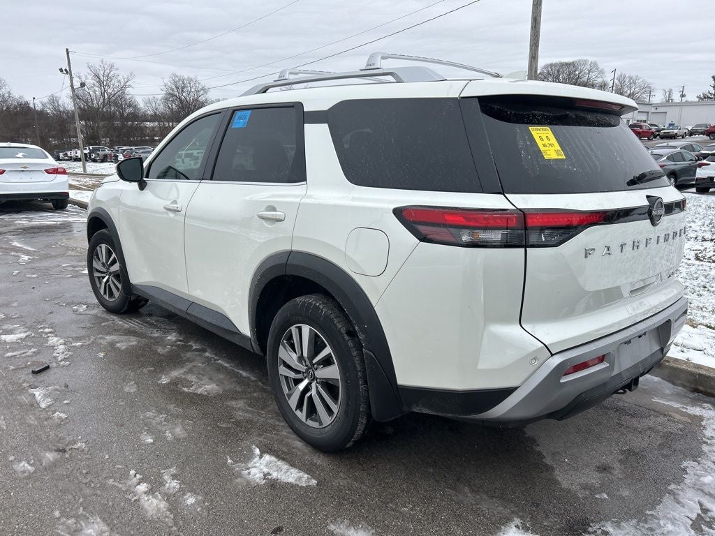 2023 Nissan Pathfinder SL
