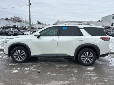 2023 Nissan Pathfinder SL