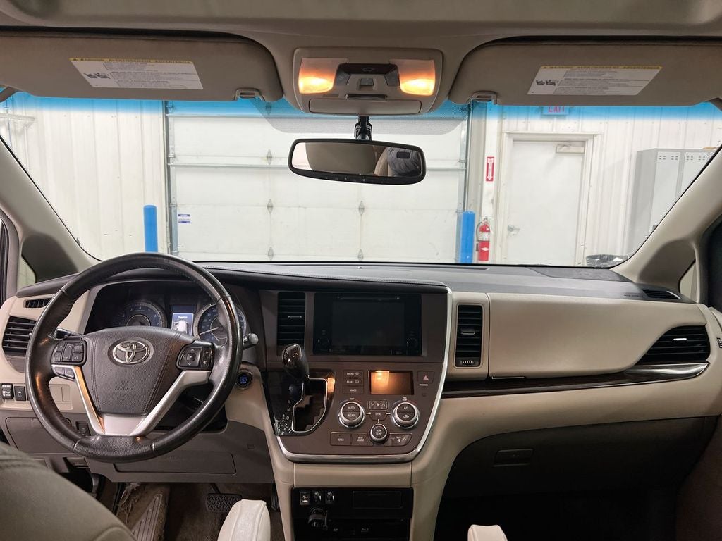 2016 Toyota Sienna XLE
