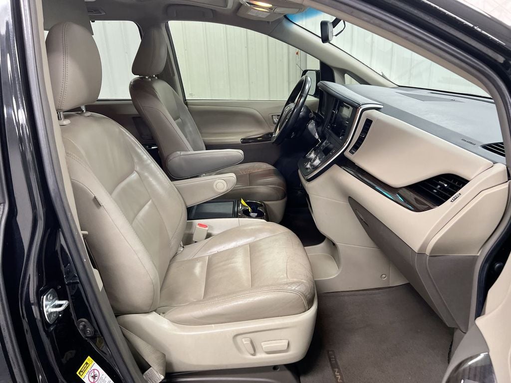 2016 Toyota Sienna XLE