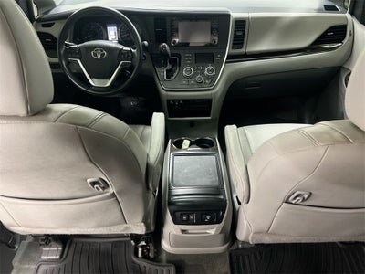 2018 Toyota Sienna XLE