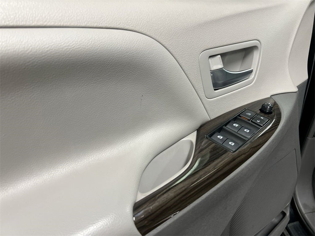 2018 Toyota Sienna XLE