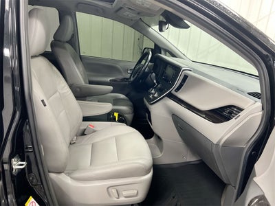 2018 Toyota Sienna XLE