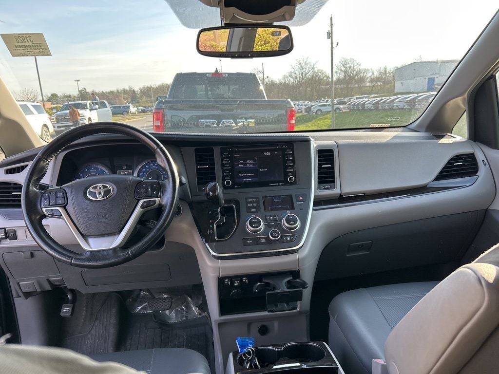 2019 Toyota Sienna XLE