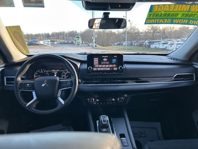 2023 Mitsubishi Outlander SE Special Edition