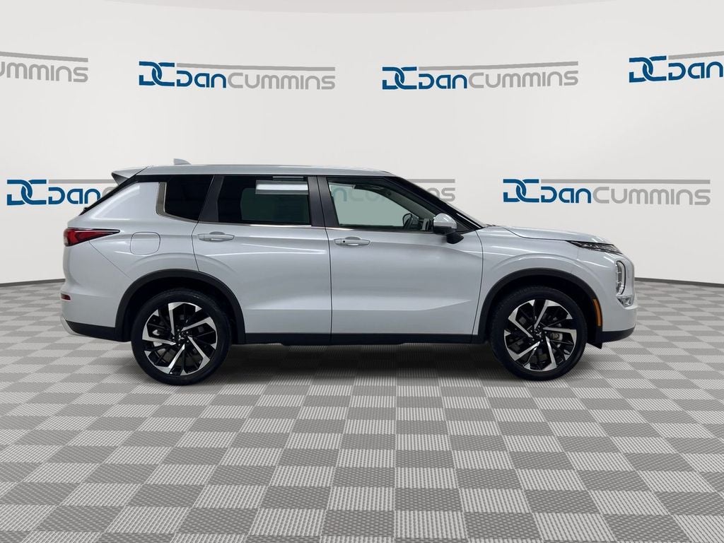 2023 Mitsubishi Outlander SE