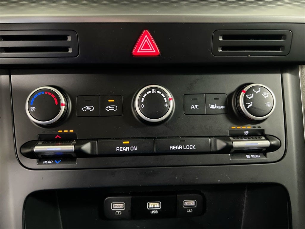 2024 Kia Carnival LX