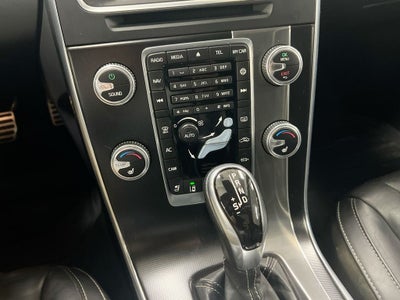 2017 Volvo V60 T6 R-Design Platinum