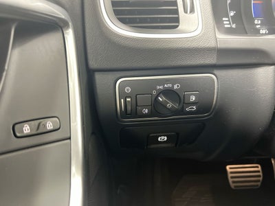 2017 Volvo V60 T6 R-Design Platinum