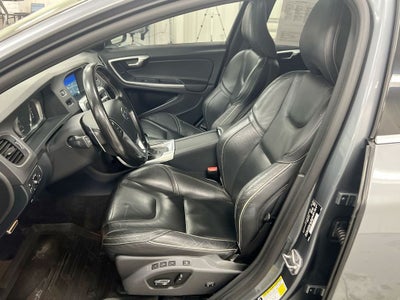 2017 Volvo V60 T6 R-Design Platinum