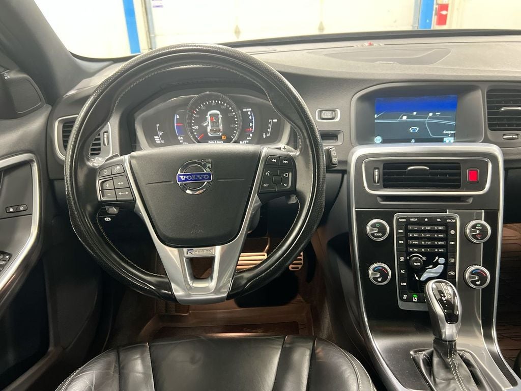 2017 Volvo V60 T6 R-Design Platinum