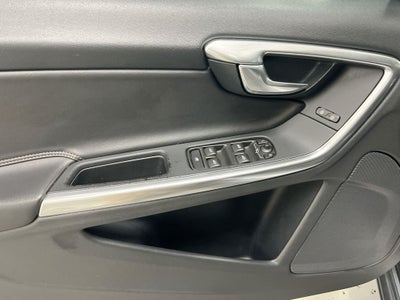 2017 Volvo V60 T6 R-Design Platinum