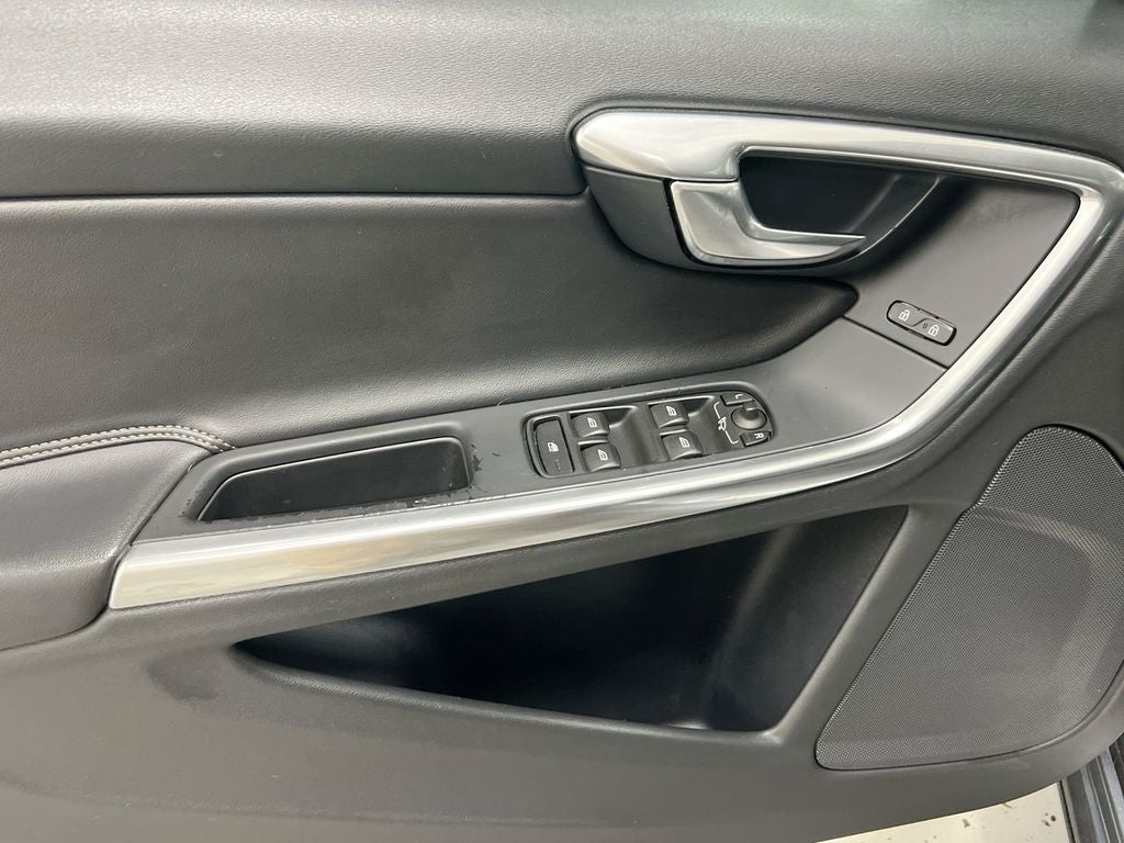 2017 Volvo V60 T6 R-Design Platinum