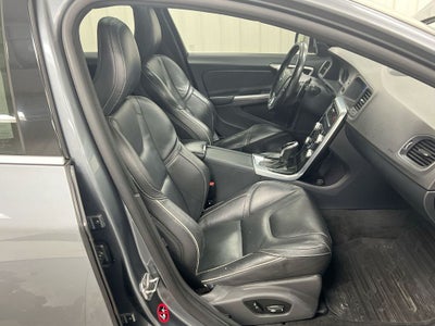 2017 Volvo V60 T6 R-Design Platinum