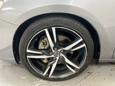 2017 Volvo V60 T6 R-Design Platinum