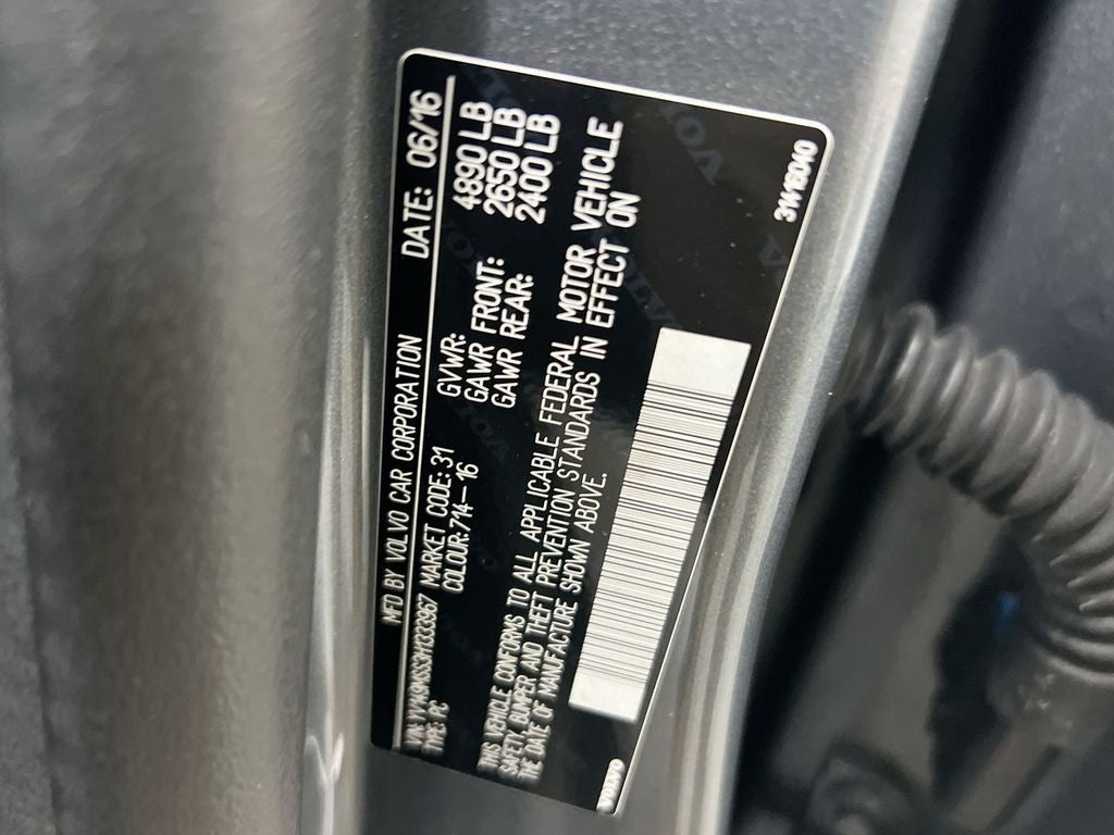 2017 Volvo V60 T6 R-Design Platinum