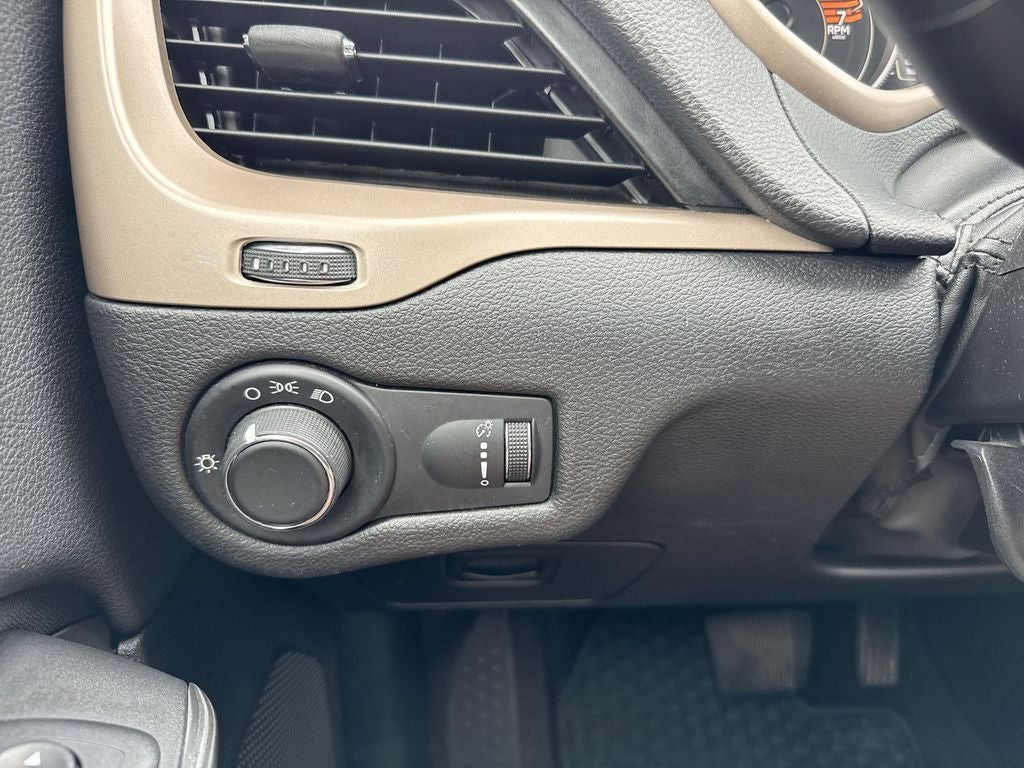 2017 Jeep Cherokee Sport