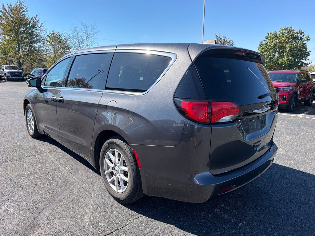 2023 Chrysler Voyager LX