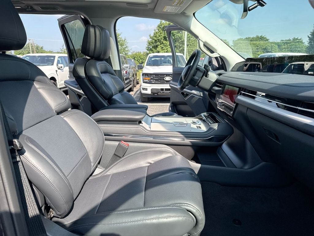 2027 Lincoln Navigator L Reserve