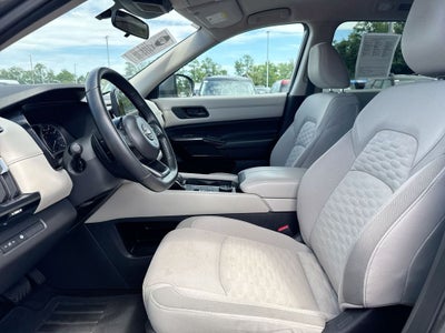 2023 Nissan Pathfinder SV