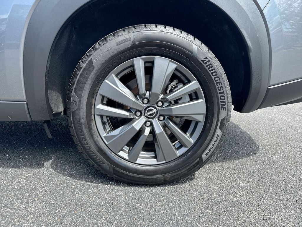 2023 Nissan Pathfinder SV