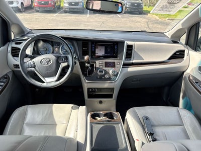 2017 Toyota Sienna XLE