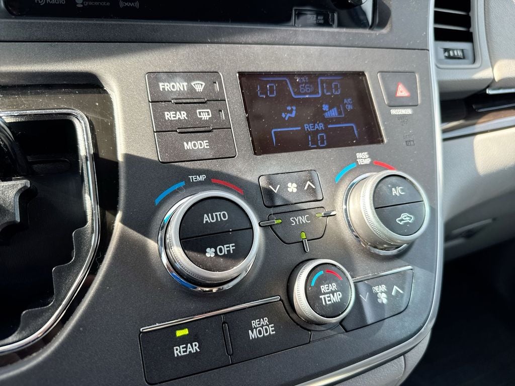 2017 Toyota Sienna XLE