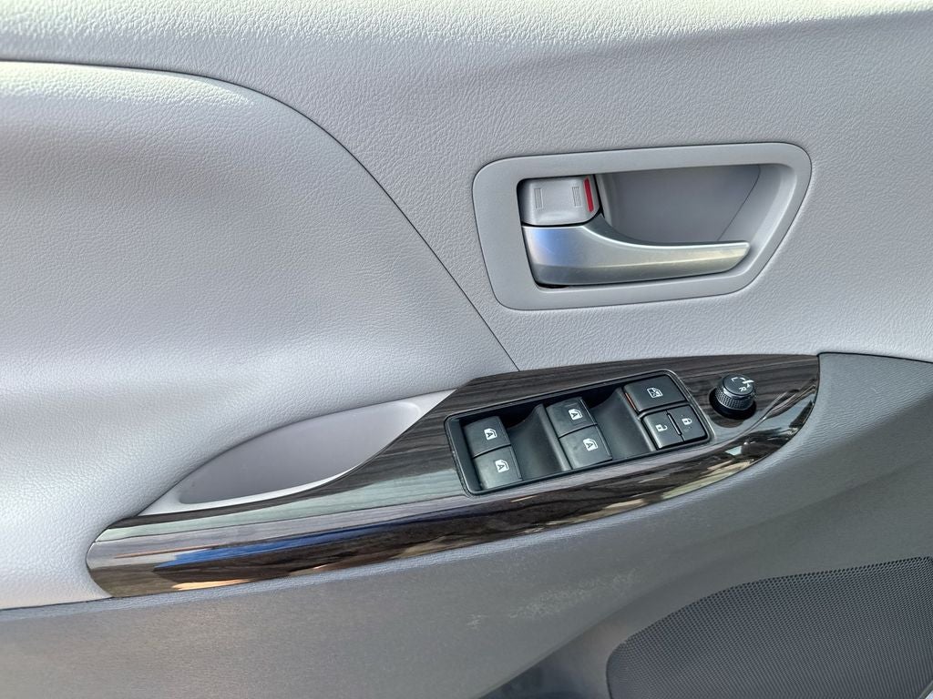 2017 Toyota Sienna XLE