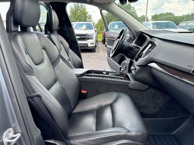 2016 Volvo XC90 T6 Momentum
