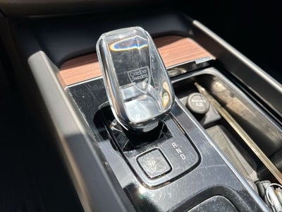 2023 Volvo XC60 B5 Ultimate Dark Theme