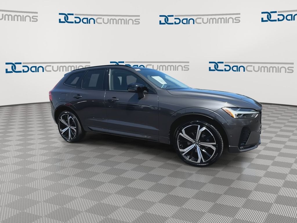 2023 Volvo XC60 B5 Ultimate Dark Theme