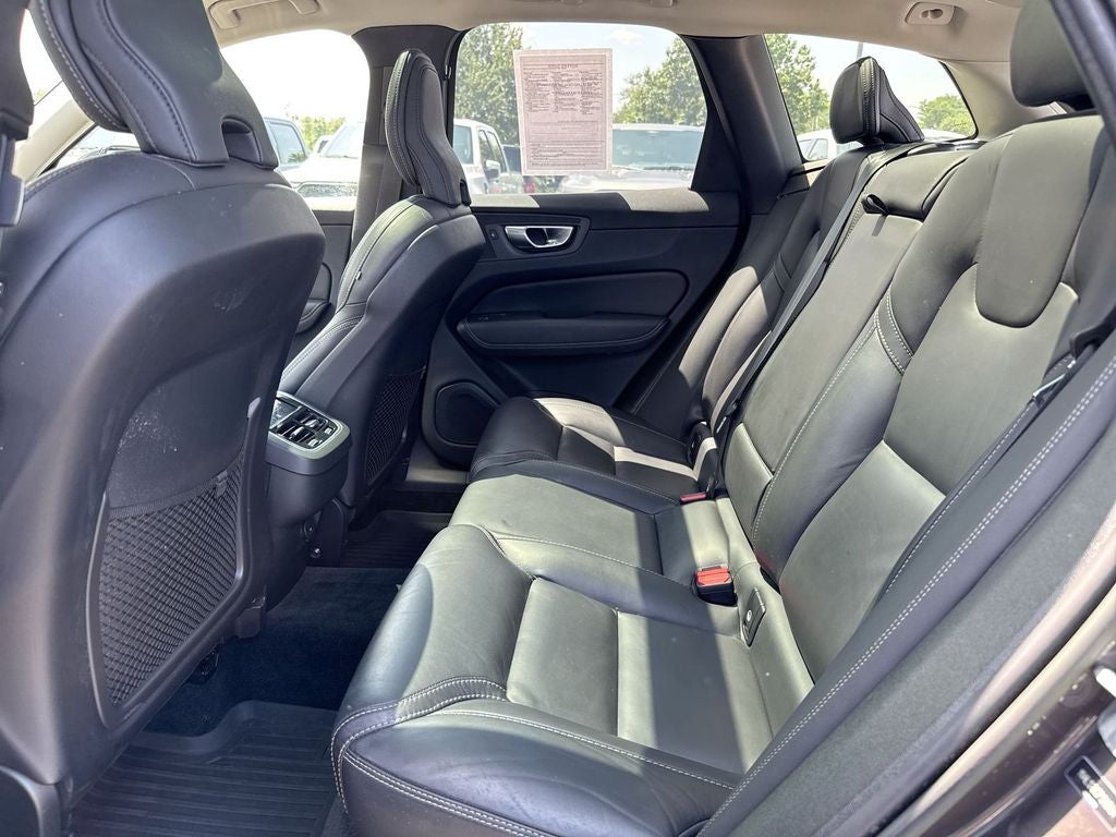 2023 Volvo XC60 B5 Ultimate Dark Theme