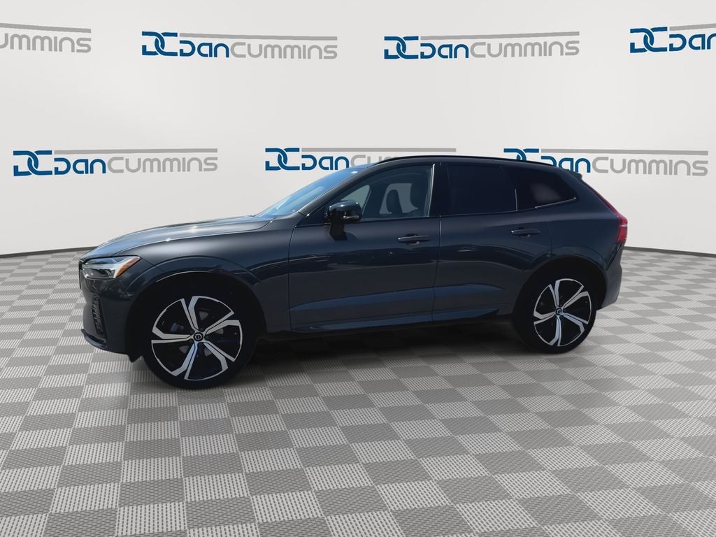 2023 Volvo XC60 B5 Ultimate Dark Theme