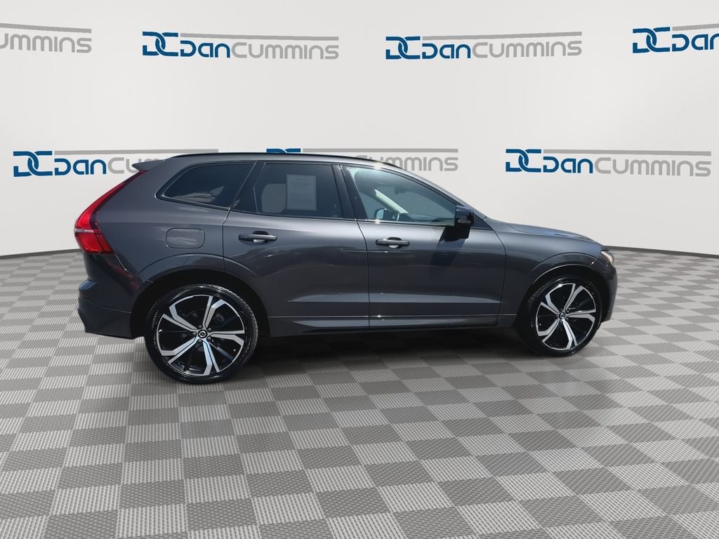 2023 Volvo XC60 B5 Ultimate Dark Theme